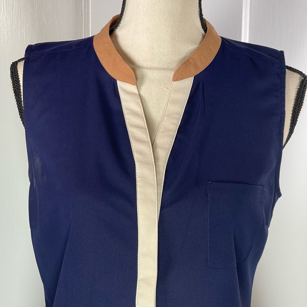 Olive & Oak Sleeveless Hidden Placket Button down Blouse